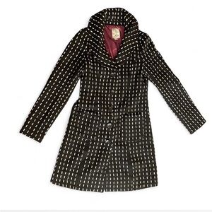 Vintage Tulle women’s wool blend black with white stitches long coat.
Size XS